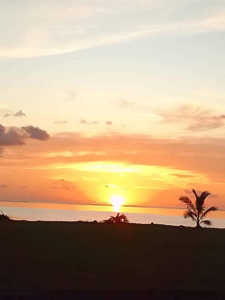 Coucher de soleil à Haapiti, Moorea